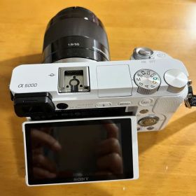 美品】SONY α6000 ホワイトシャッター回数は約1,000