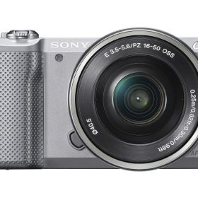 【中古】【非常に良い】SONY ミラーレス一眼 α5000 パワーズームレンズキット シルバー ILCE-5000L-S