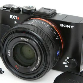 【中古】【良品】ソニー サイバーショット DSC-RX1RM2 CA01-R7361-3U3A ソニー コンパクトデジタルカメラ フルサイズ 高画素 単焦点 高画質 大口径 高速AF 小型軽量 スナップ