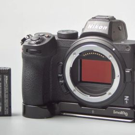 Nikon Z 5 ミラーレスカメラ 本体