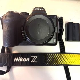 Nikon Z5 ミラーレスカメラ