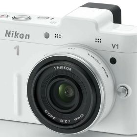 【中古】【非常に良い】Nikon ミラーレス一眼カメラ Nikon 1 (ニコンワン) V1 (ブイワン) 薄型レンズキット ホワイトN1 V1ULK WH