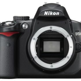 【中古】【非常に良い】Nikon デジタル一眼レフカメラ D5000 ボディ D5000