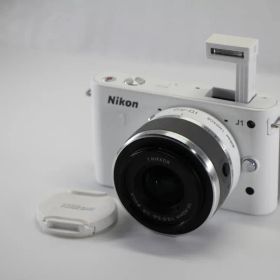 Nikon 1 J1 白 本体撮影確認済 レンズ不良 電池なし