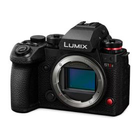 【今なら5年延長保証加入が無料】パナソニック【Panasonic】デジタル一眼カメラ ボディ LUMIX ルミックス ブラック スマホアプリ対応 DC-S1M2ES【約2420万画素】