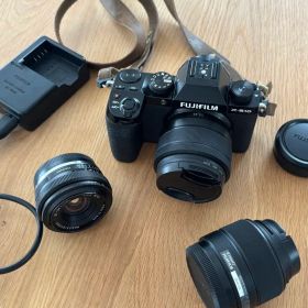 FUJIFILM X-S10 ミラーレス一眼+単焦点2つ+ズームレンズセット