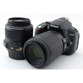 【中古】 ニコン Nikon デジタル一眼レフカメラ D5300 ダブルレンズセット ブラック ブラック 美品 スマホへラクラク転送 フルHD動画撮影 ストラップ付き 当店保証30日間 人気 一眼レフ デジタル一眼 中古 カメラ