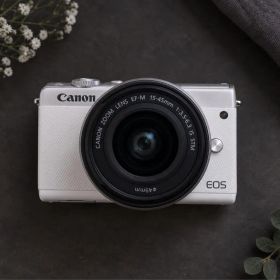 Canon EOS M100 ホワイト レンズキット ミラーレス一眼