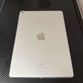 極美品iPad 第8世代10.2インチ シルバー32GBWi-Fiモデル