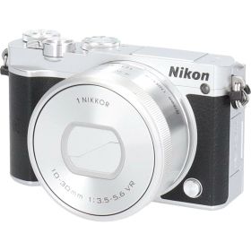 NIKON1 J5 10－30KIT【中古】
