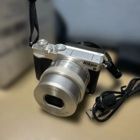 NIKON 1 J5 NIKKOR 10-30mm f/3.5-5.6 VR