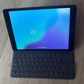 iPad 第7世代 32GB SIMフリー ＋ 純正USキーボード 両方外箱入り