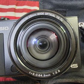 CASIO EXILIM EX-100 全域F2.8 光学10.7倍ズーム