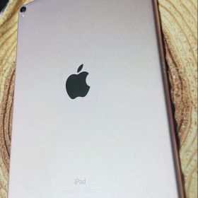 美品 Apple iPad Pro 10.5 ぴんく 強化フィルム付
